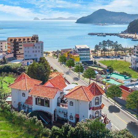 Red Praha Pension Geoje Εξωτερικό φωτογραφία