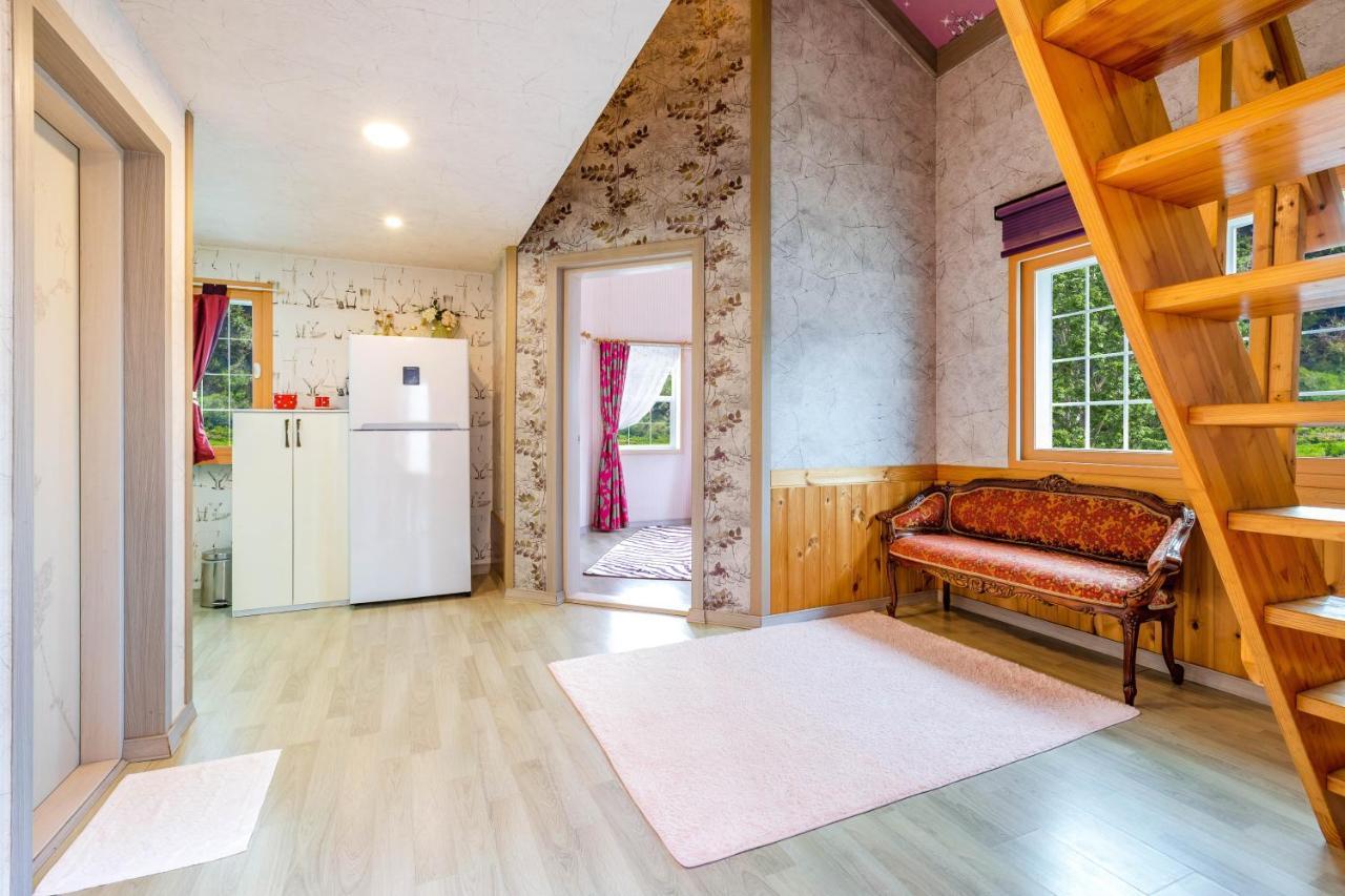 Red Praha Pension Geoje Εξωτερικό φωτογραφία