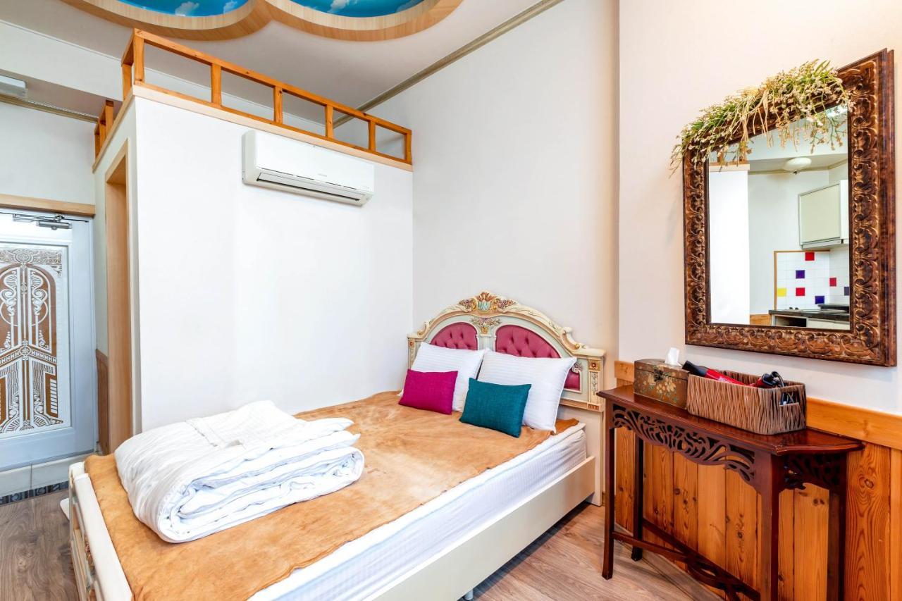 Red Praha Pension Geoje Εξωτερικό φωτογραφία