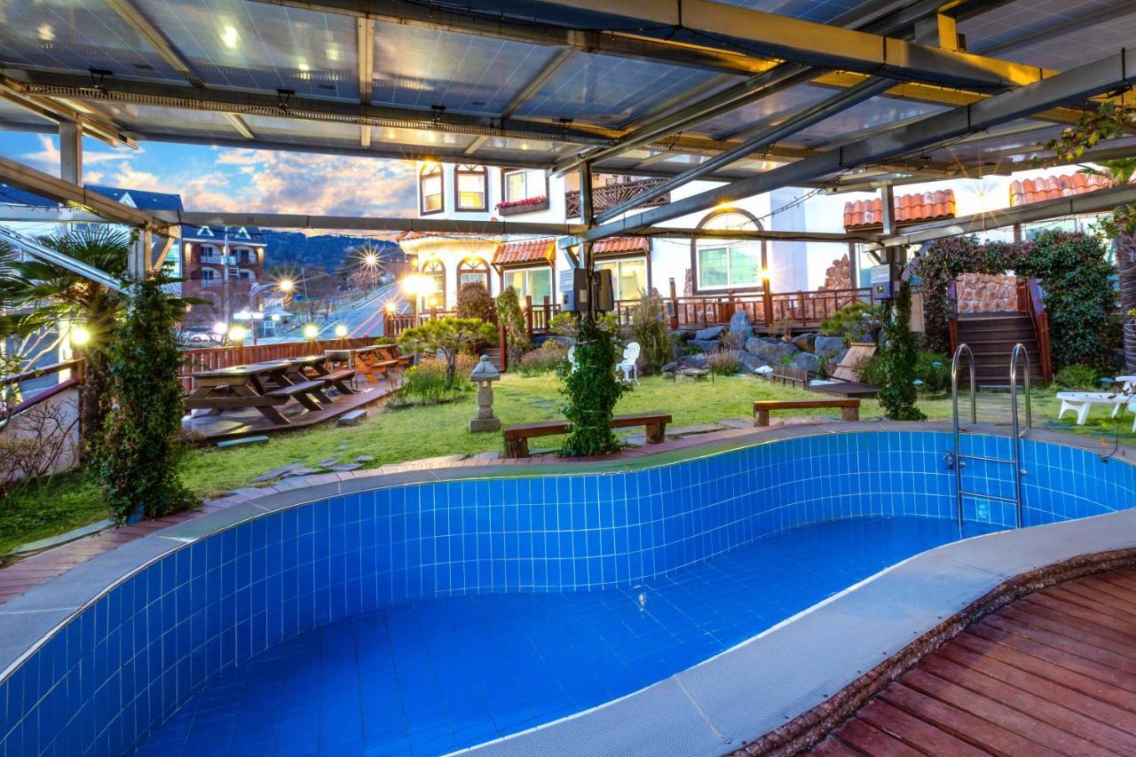 Red Praha Pension Geoje Εξωτερικό φωτογραφία