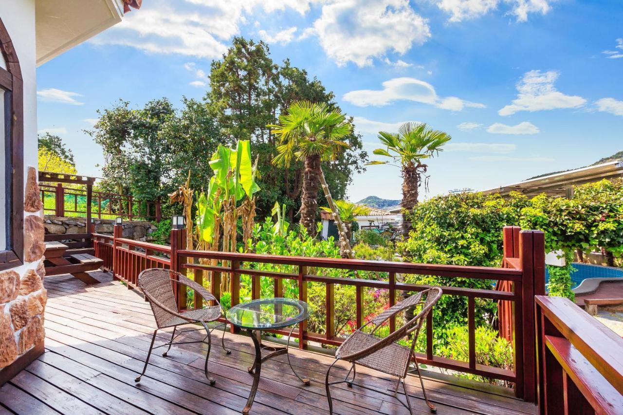 Red Praha Pension Geoje Εξωτερικό φωτογραφία