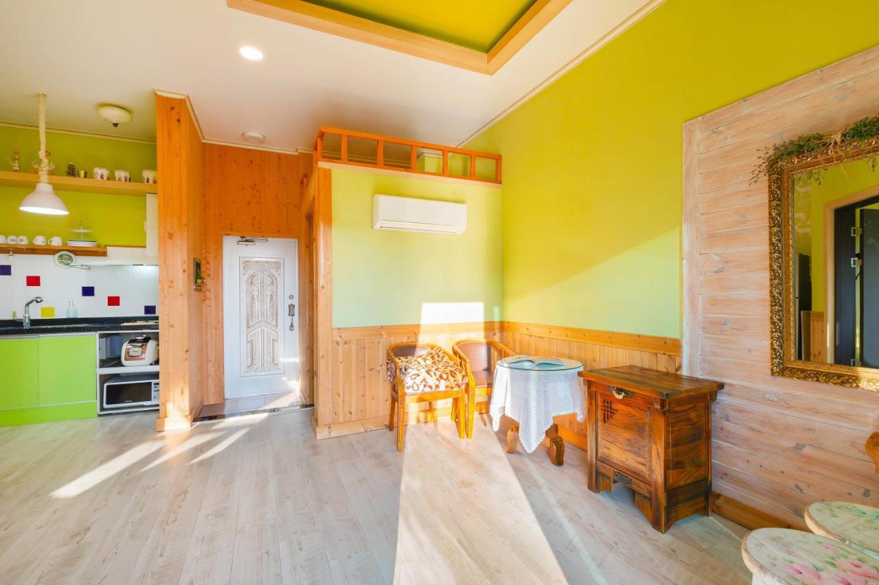 Red Praha Pension Geoje Εξωτερικό φωτογραφία
