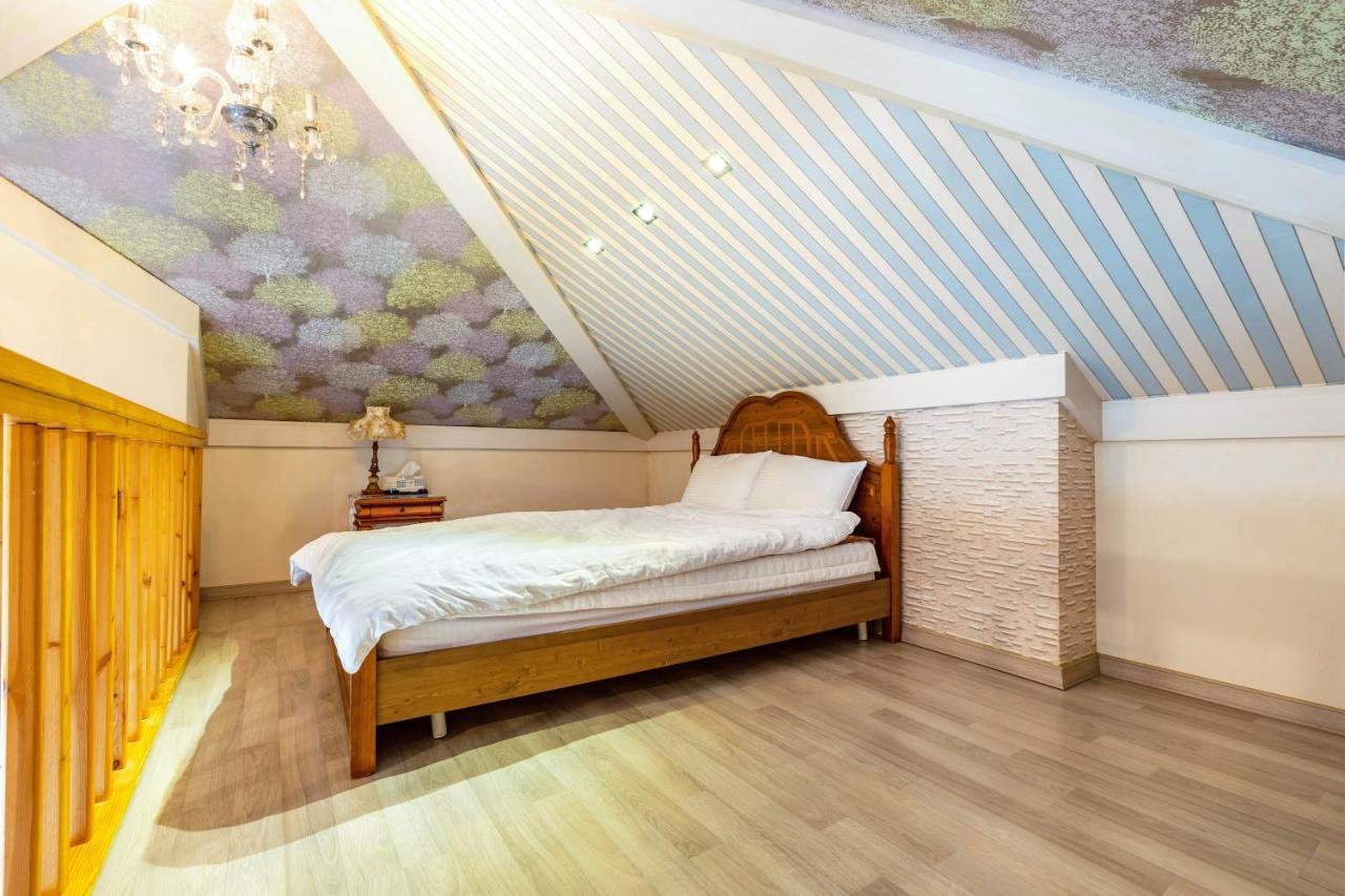 Red Praha Pension Geoje Εξωτερικό φωτογραφία