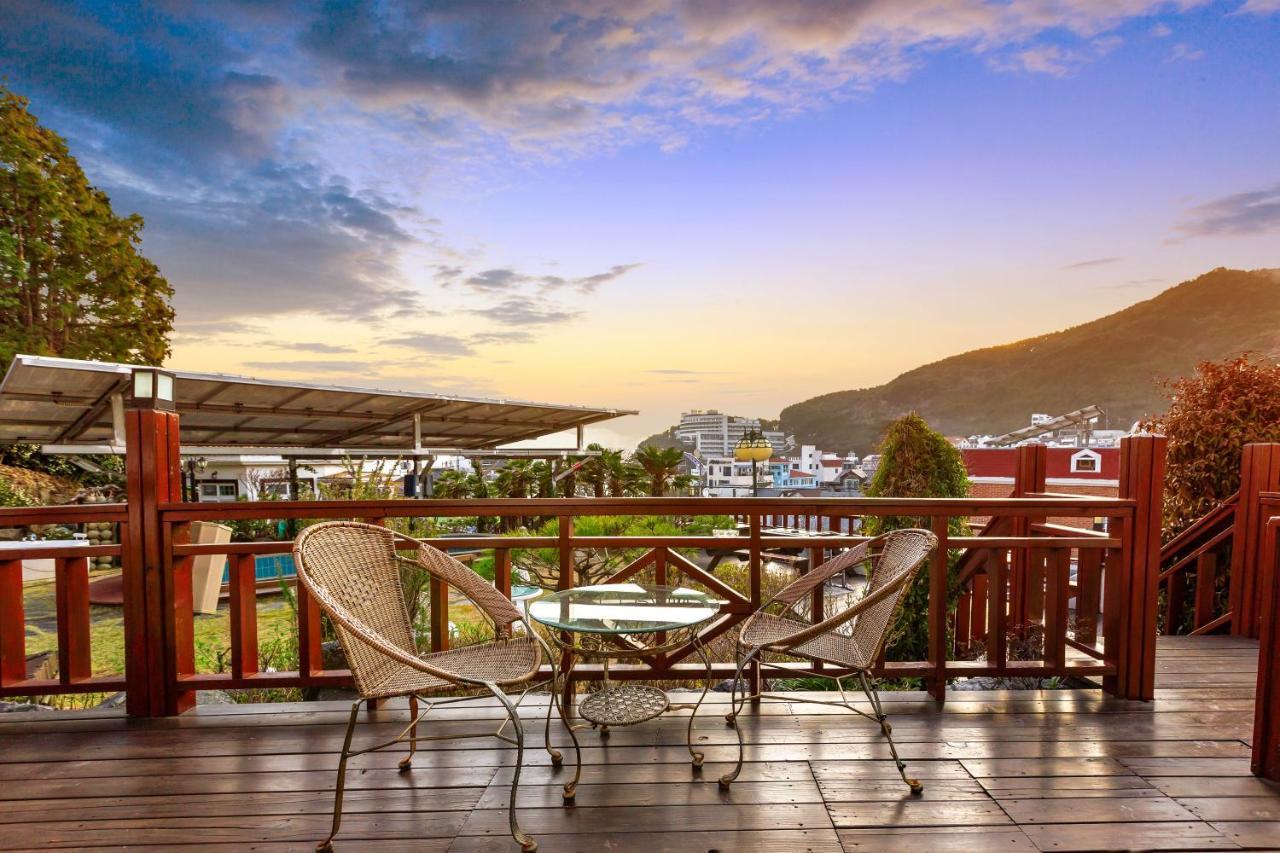 Red Praha Pension Geoje Εξωτερικό φωτογραφία