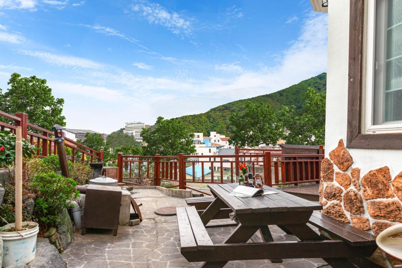 Red Praha Pension Geoje Εξωτερικό φωτογραφία