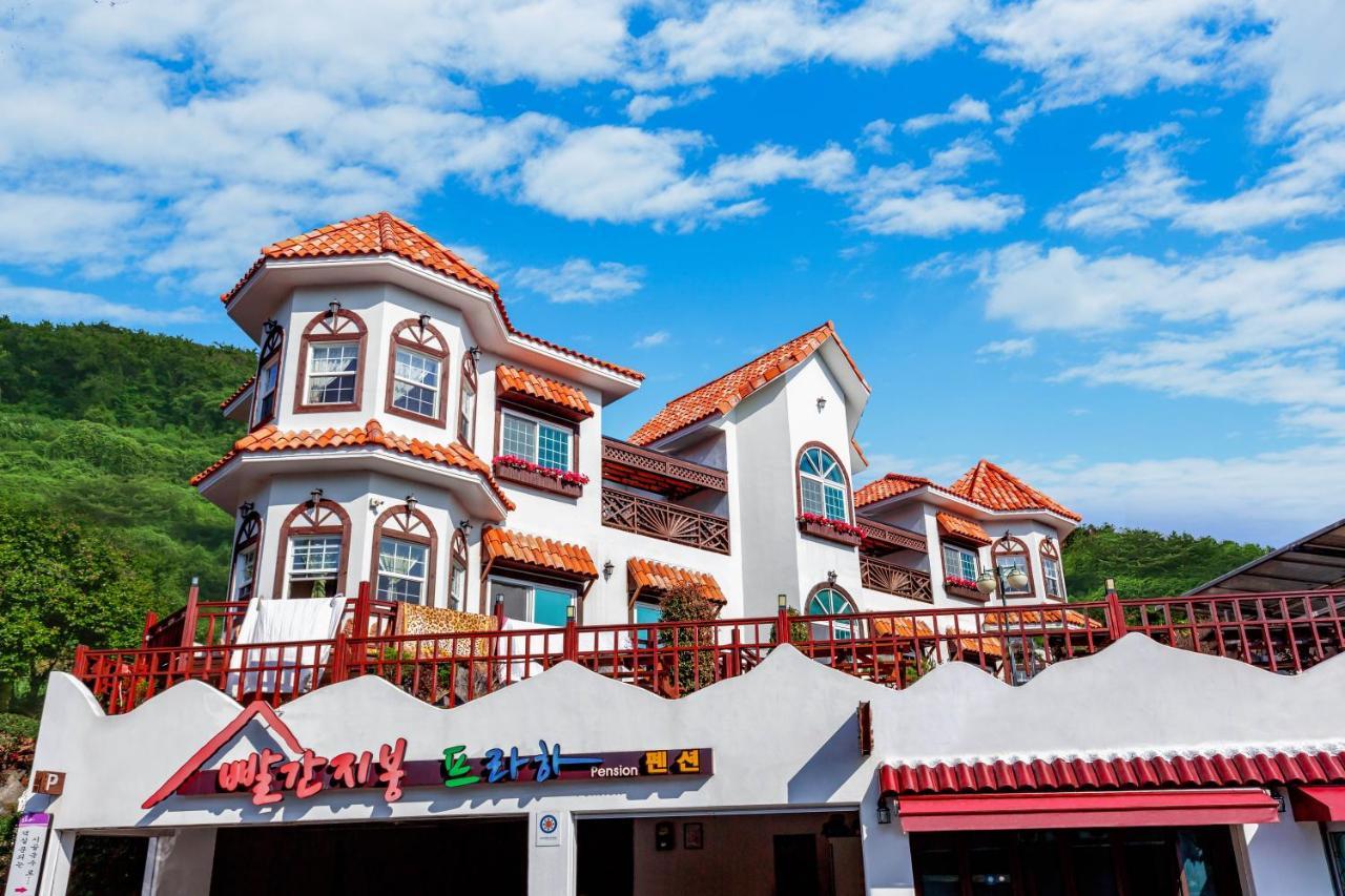 Red Praha Pension Geoje Εξωτερικό φωτογραφία